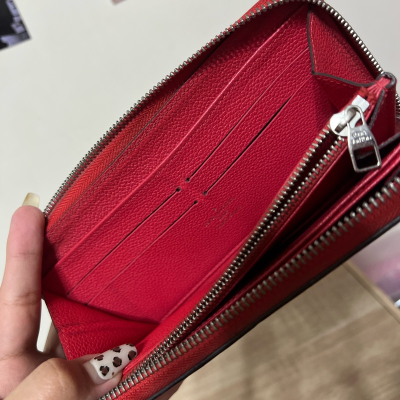 LV紅色寬版壓印長夾✨-11