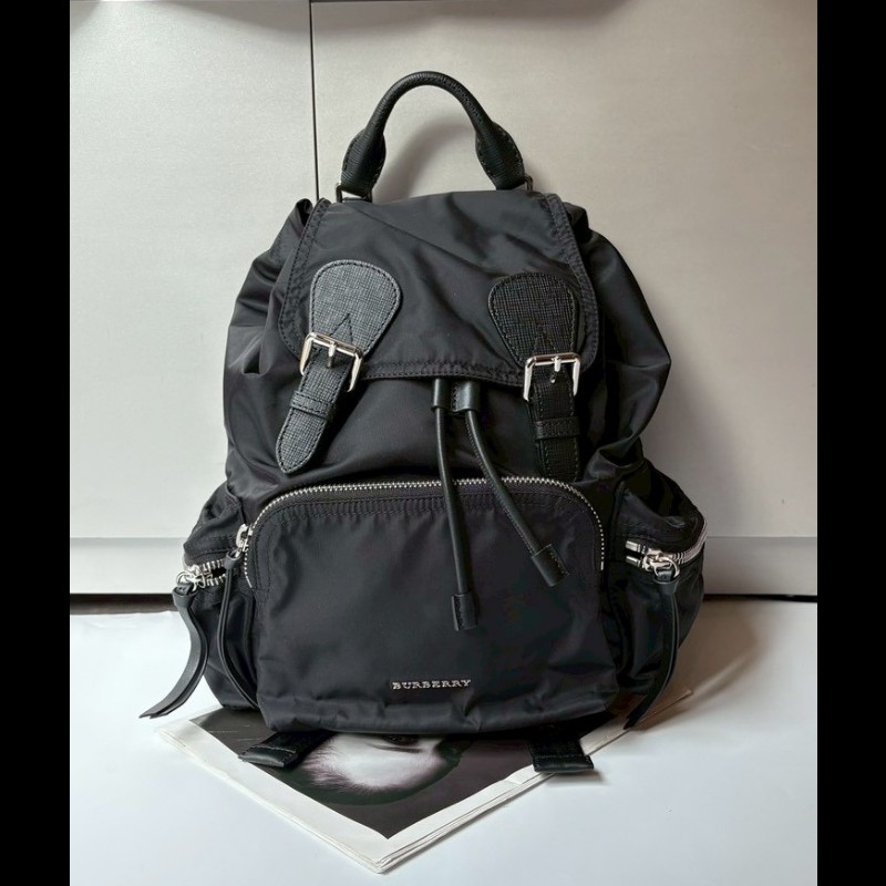 Burberry 黑帆布三口袋後背背包-0