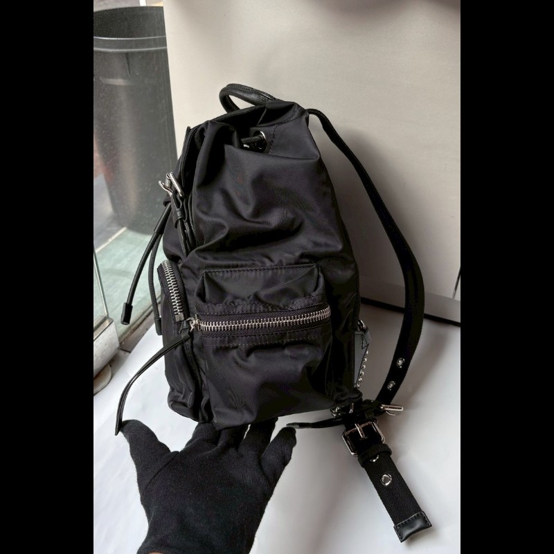 Burberry 黑帆布三口袋後背背包-2