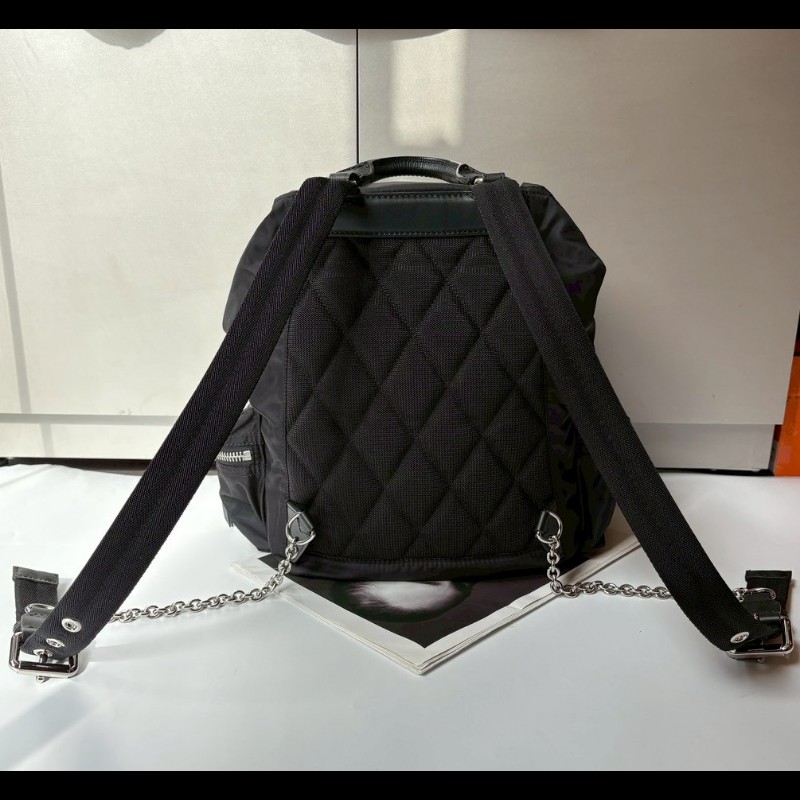 Burberry 黑帆布三口袋後背背包-4