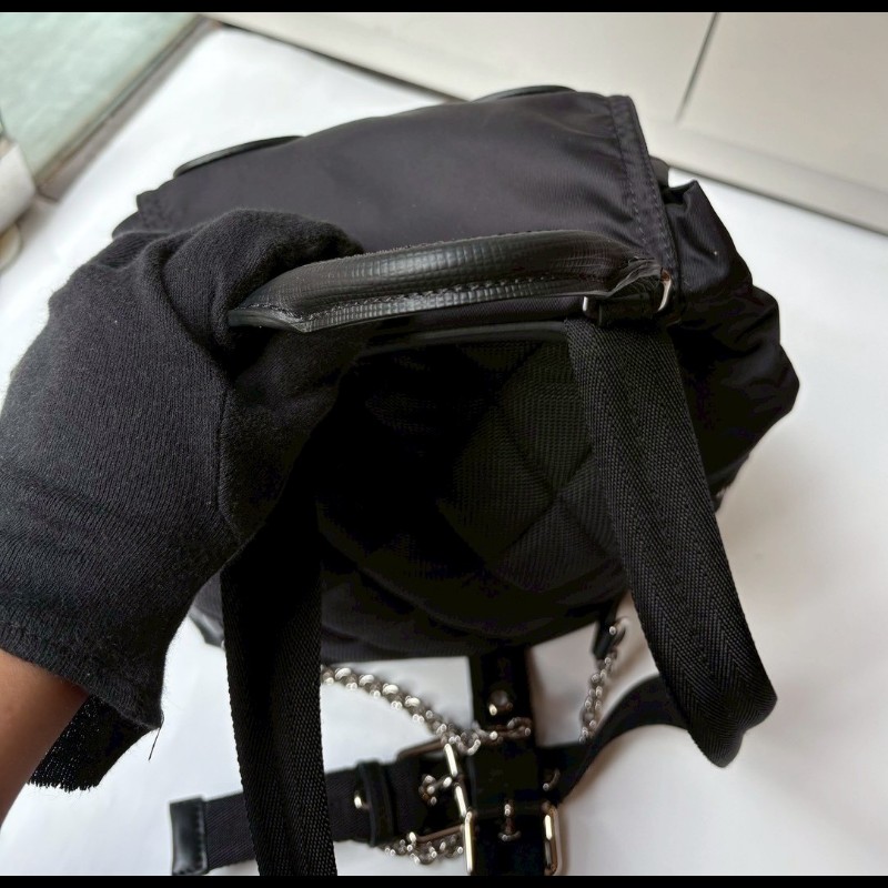 Burberry 黑帆布三口袋後背背包-13