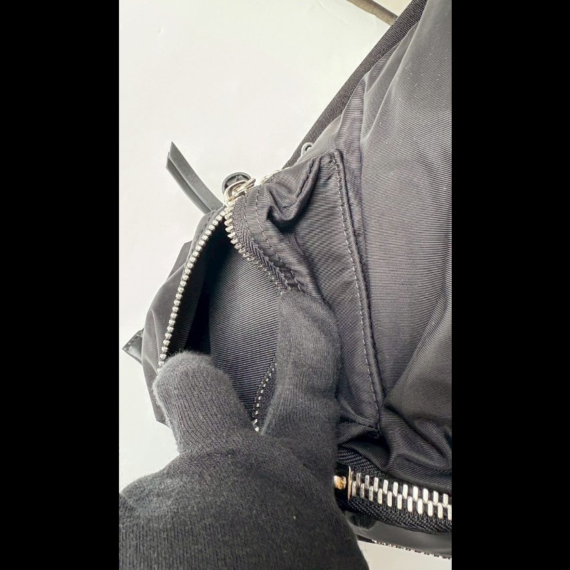 Burberry 黑帆布三口袋後背背包-14