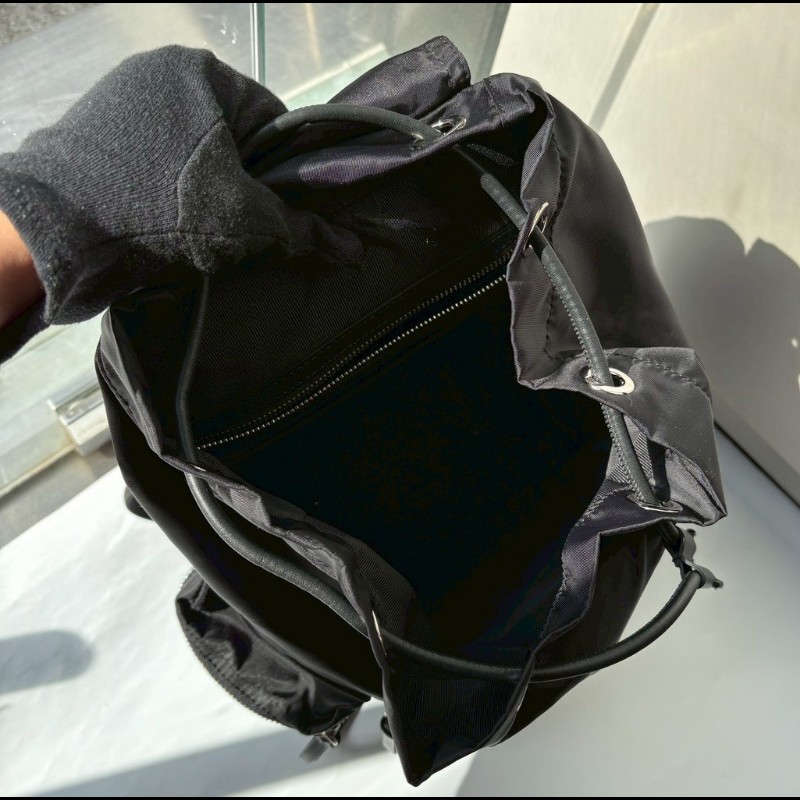 Burberry 黑帆布三口袋後背背包-16