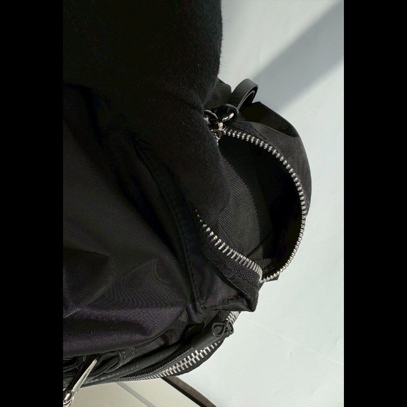 Burberry 黑帆布三口袋後背背包-19