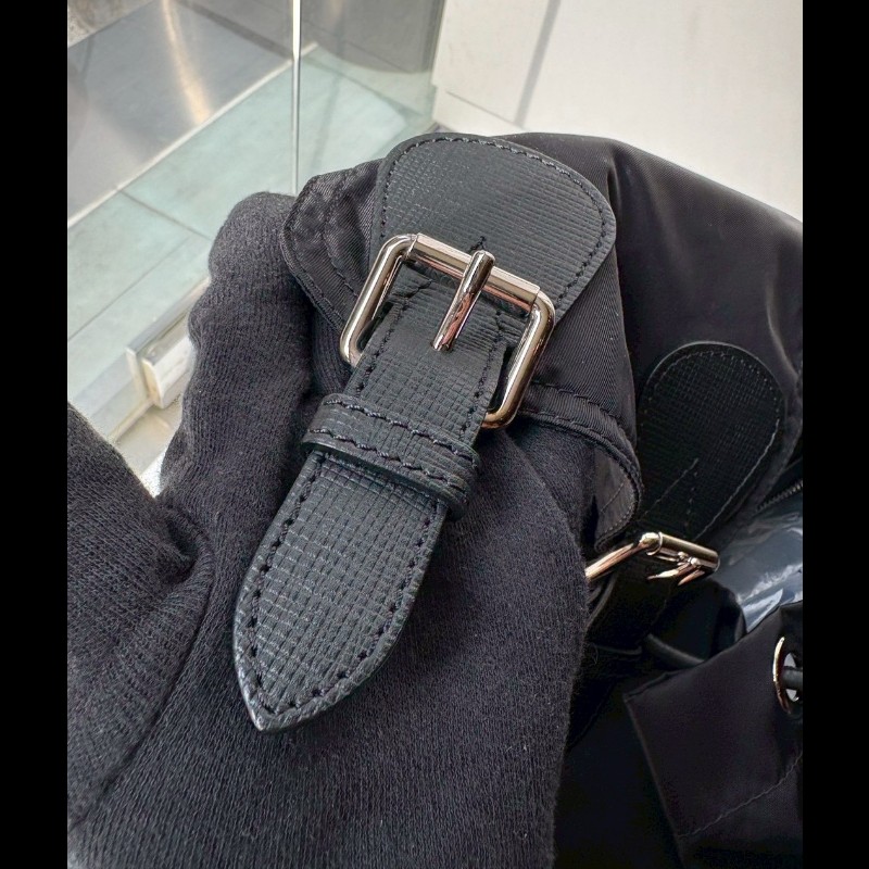 Burberry 黑帆布三口袋後背背包-21