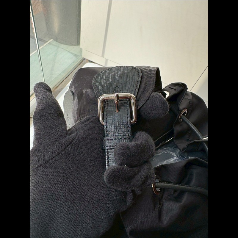 Burberry 黑帆布三口袋後背背包-22