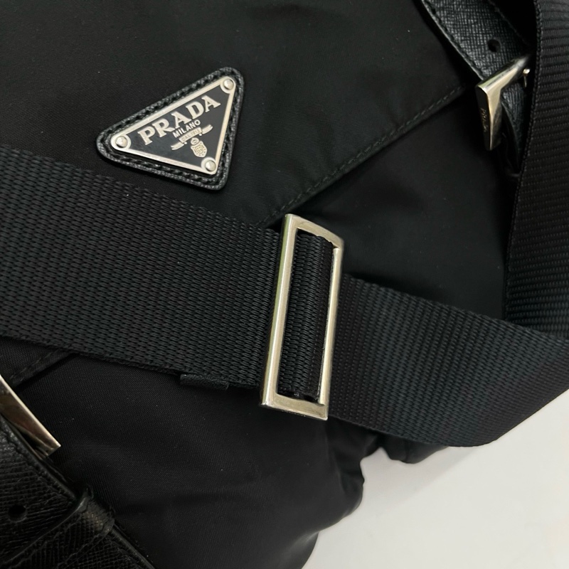 Prada普拉達黑色降落傘布 郵差包 尺寸約32x25-4