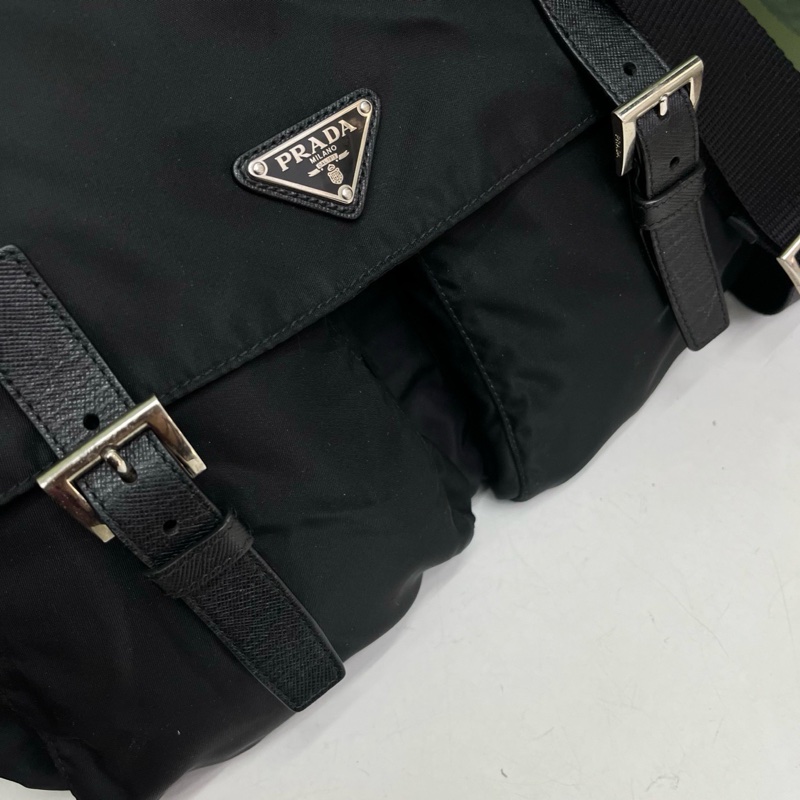 Prada普拉達黑色降落傘布 郵差包 尺寸約32x25-12