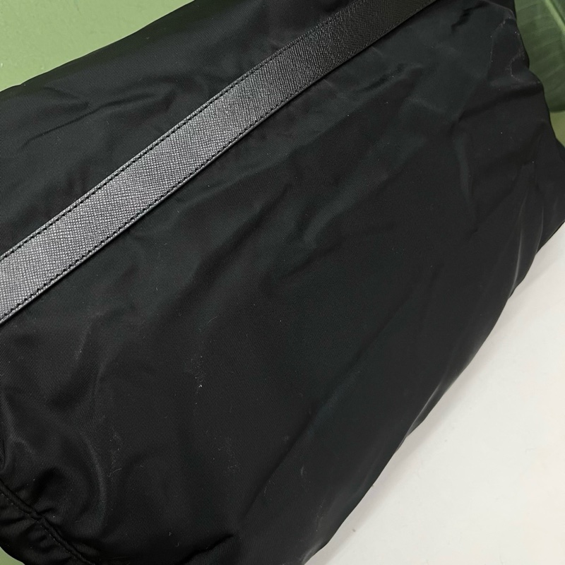 Prada普拉達黑色降落傘布 郵差包 尺寸約32x25-13