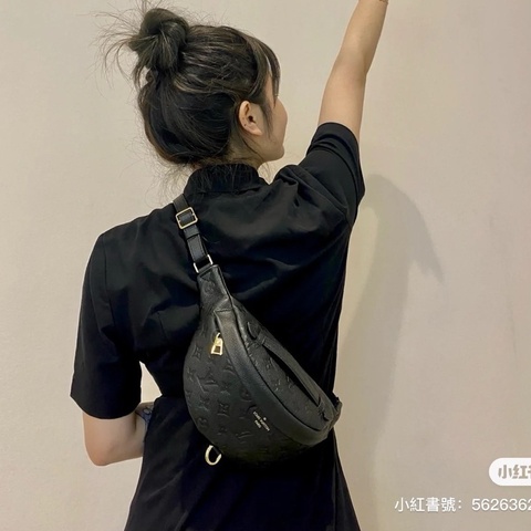平台最低價櫃上新款✨LV路易威登LOUIS VUITTON BUMBAG 全黑色皮革壓紋logo 腰包胸包