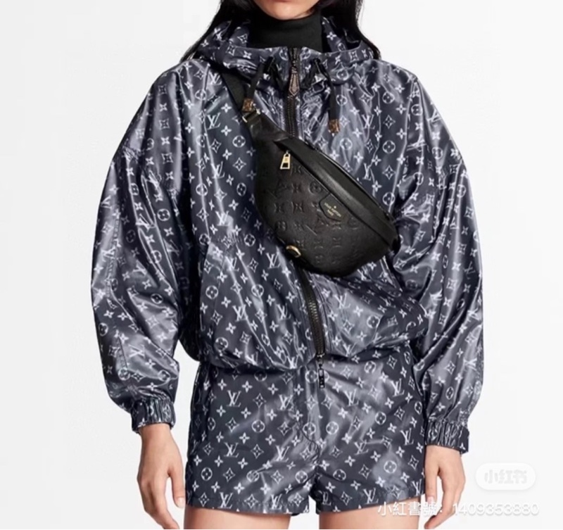 平台最低價櫃上新款✨LV路易威登LOUIS VUITTON BUMBAG 全黑色皮革壓紋logo 腰包胸包-2
