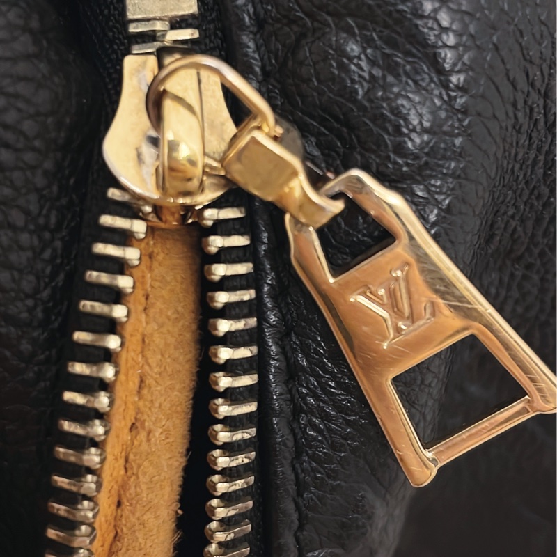 平台最低價櫃上新款✨LV路易威登LOUIS VUITTON BUMBAG 全黑色皮革壓紋logo 腰包胸包-10