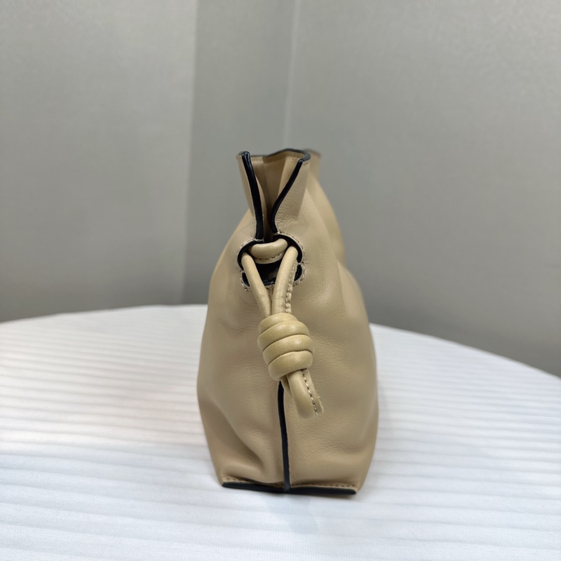 99新 羅意威/Loewe Mini Flamenco Clutch 牛皮手拿包 金色鏈條款可肩背24x9x18cm-3