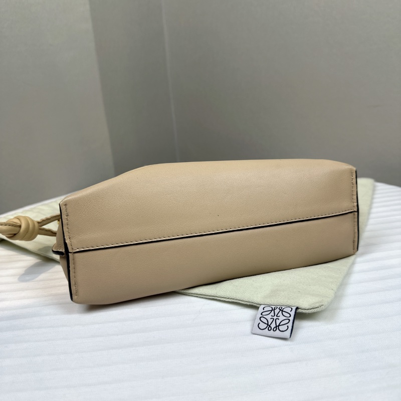 99新 羅意威/Loewe Mini Flamenco Clutch 牛皮手拿包 金色鏈條款可肩背24x9x18cm-6