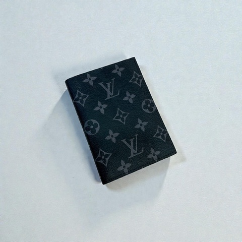 莉亞精品♡Lv 對開護照夾 二手美品
