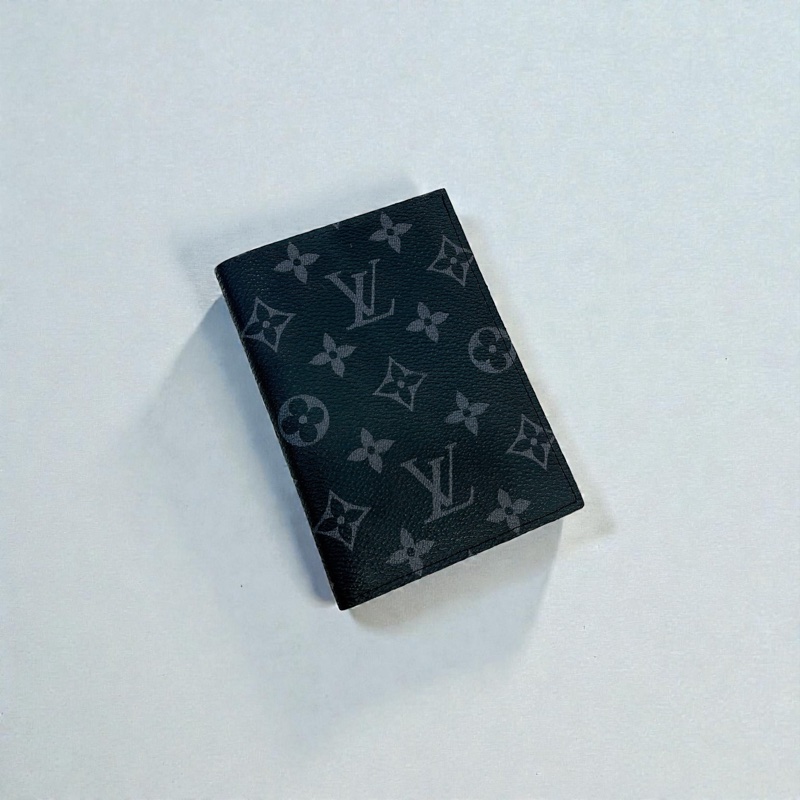 莉亞精品♡Lv 對開護照夾 二手美品-0
