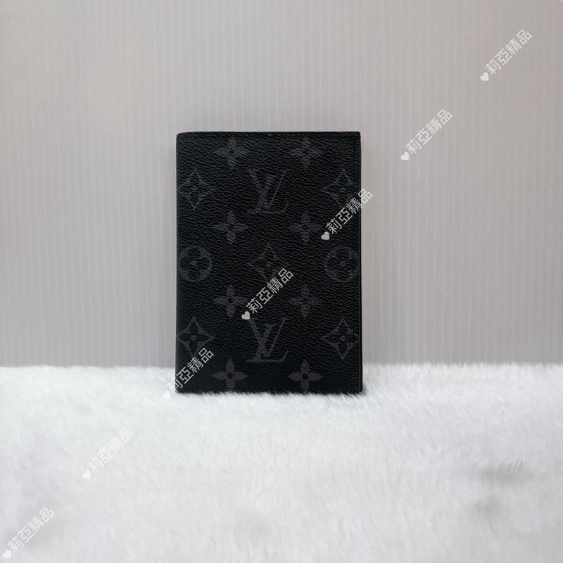 莉亞精品♡Lv 對開護照夾 二手美品-1