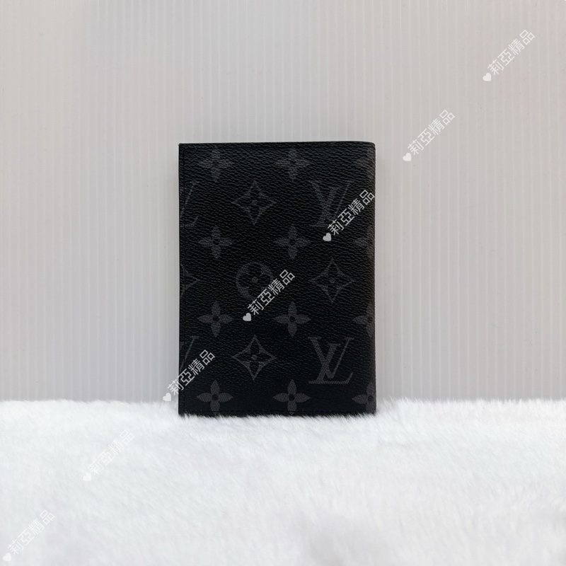 莉亞精品♡Lv 對開護照夾 二手美品-2