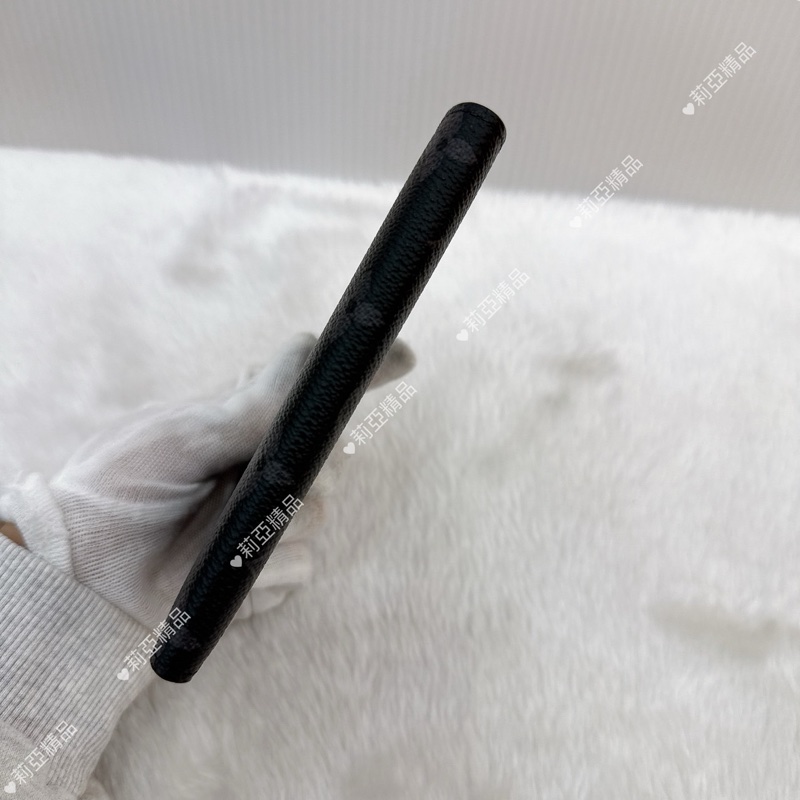 莉亞精品♡Lv 對開護照夾 二手美品-3