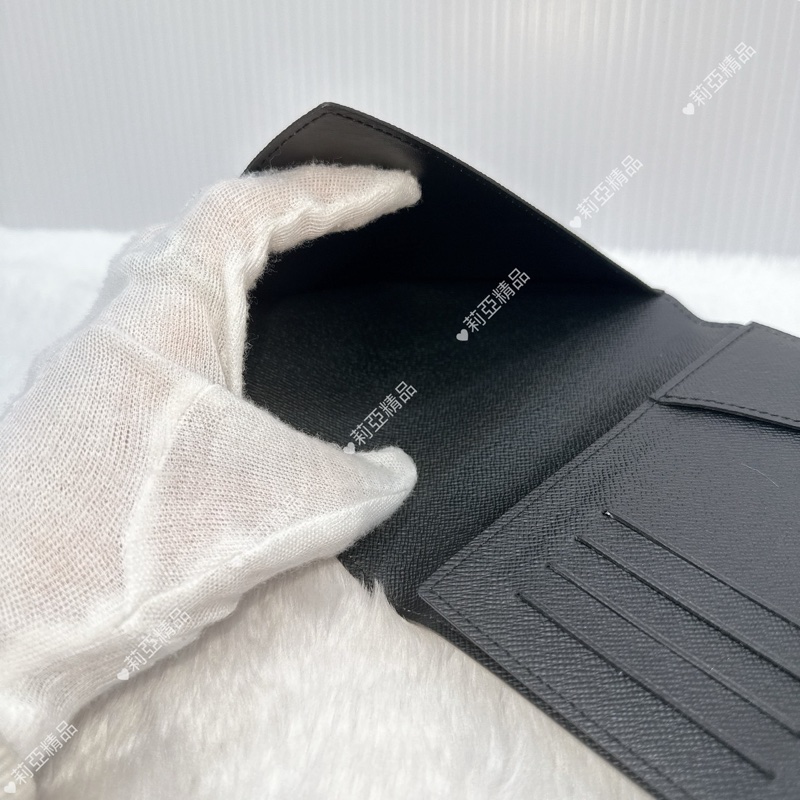 莉亞精品♡Lv 對開護照夾 二手美品-7