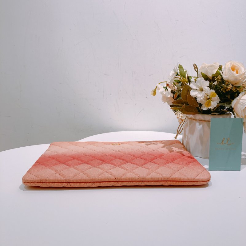 TW4659 Chanel 香奈兒經典拉鍊手拿包包Classic Medium Pouch Caviar-2