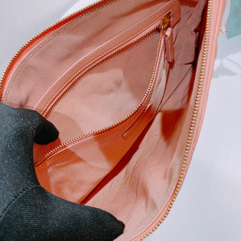 TW4659 Chanel 香奈兒經典拉鍊手拿包包Classic Medium Pouch Caviar-13