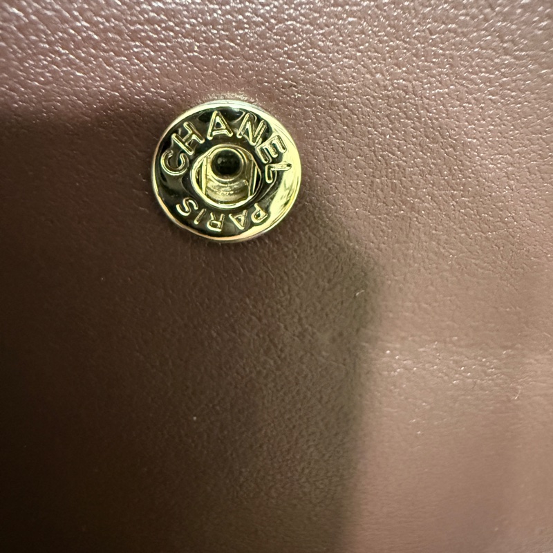 Chanel。AP0229。荔枝牛。三折。內零錢袋。近新閒置。全配。-17