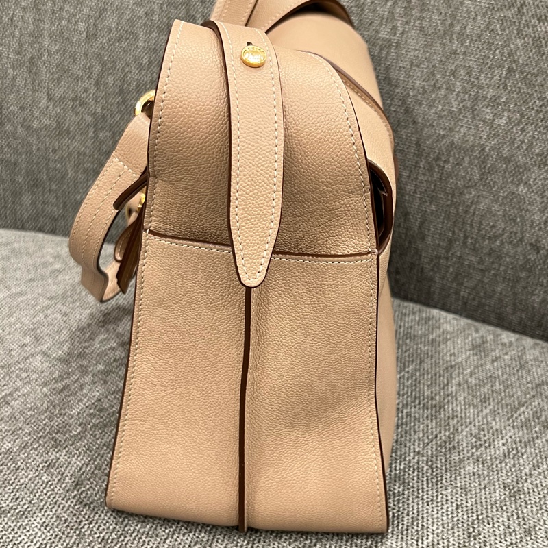 TOD’S T-Timeless 中號 T字綴飾可調整背帶小牛皮翻蓋手提包 奶茶色-3