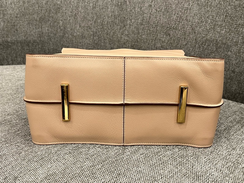 TOD’S T-Timeless 中號 T字綴飾可調整背帶小牛皮翻蓋手提包 奶茶色-4