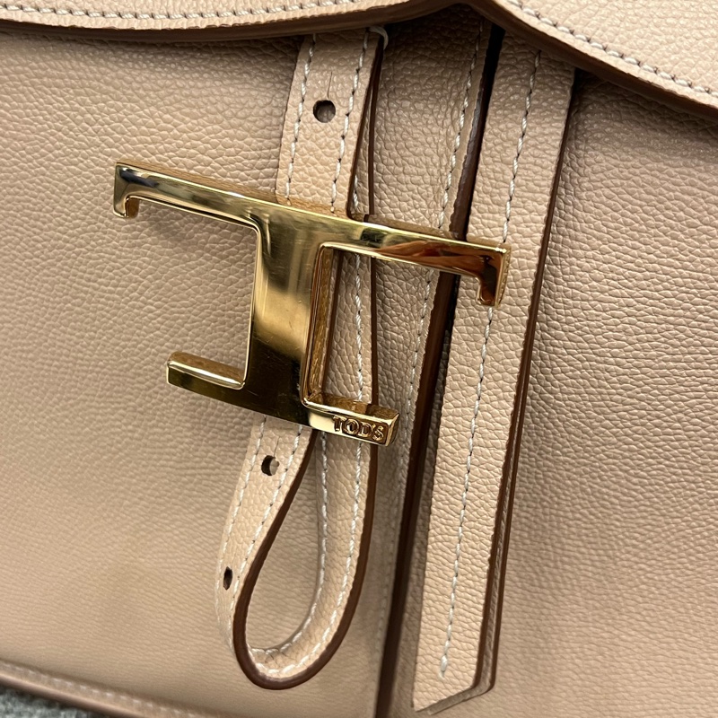 TOD’S T-Timeless 中號 T字綴飾可調整背帶小牛皮翻蓋手提包 奶茶色-8