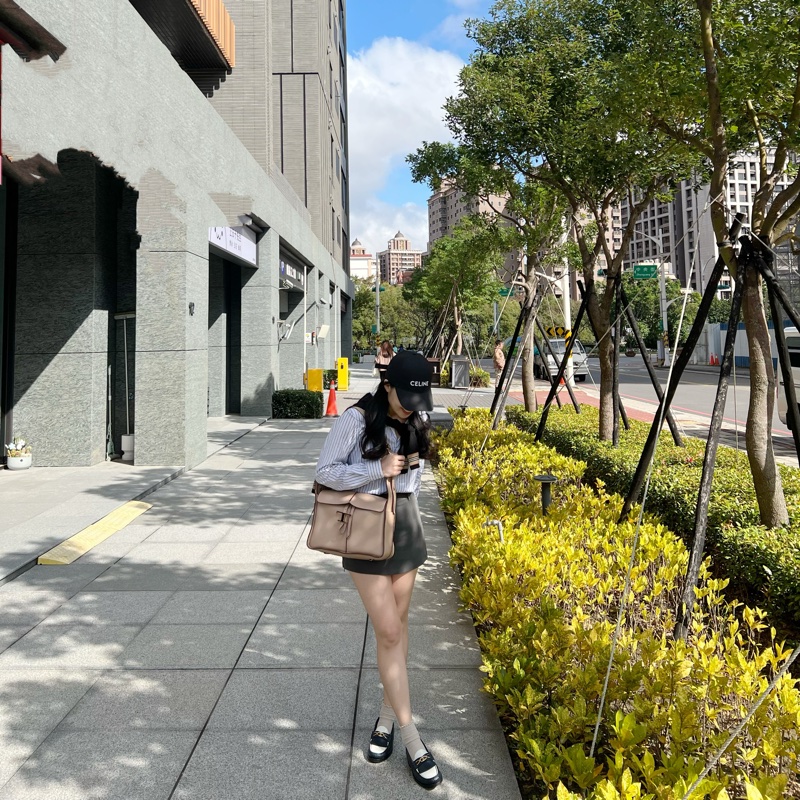 TOD’S T-Timeless 中號 T字綴飾可調整背帶小牛皮翻蓋手提包 奶茶色-19