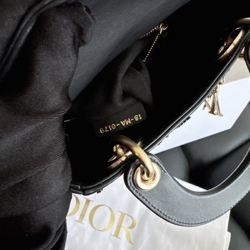 Dior 釘珠刺繡三格戴妃包-8