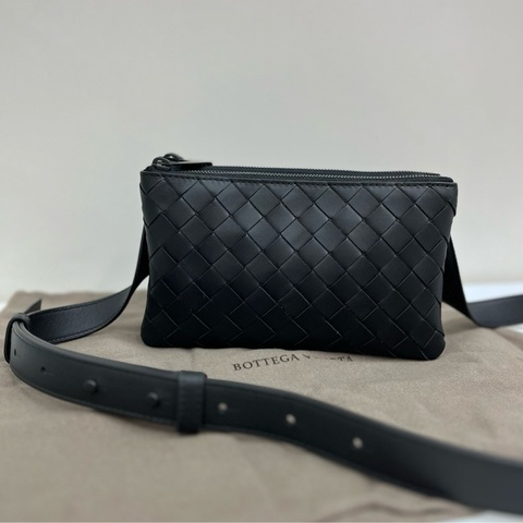 BOTTEGA VENETA  斜挎包