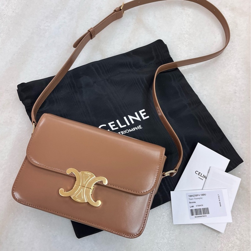 ❤️❤️CELINE 原價$29500 ^188423 BF418BU TRIOM^-0