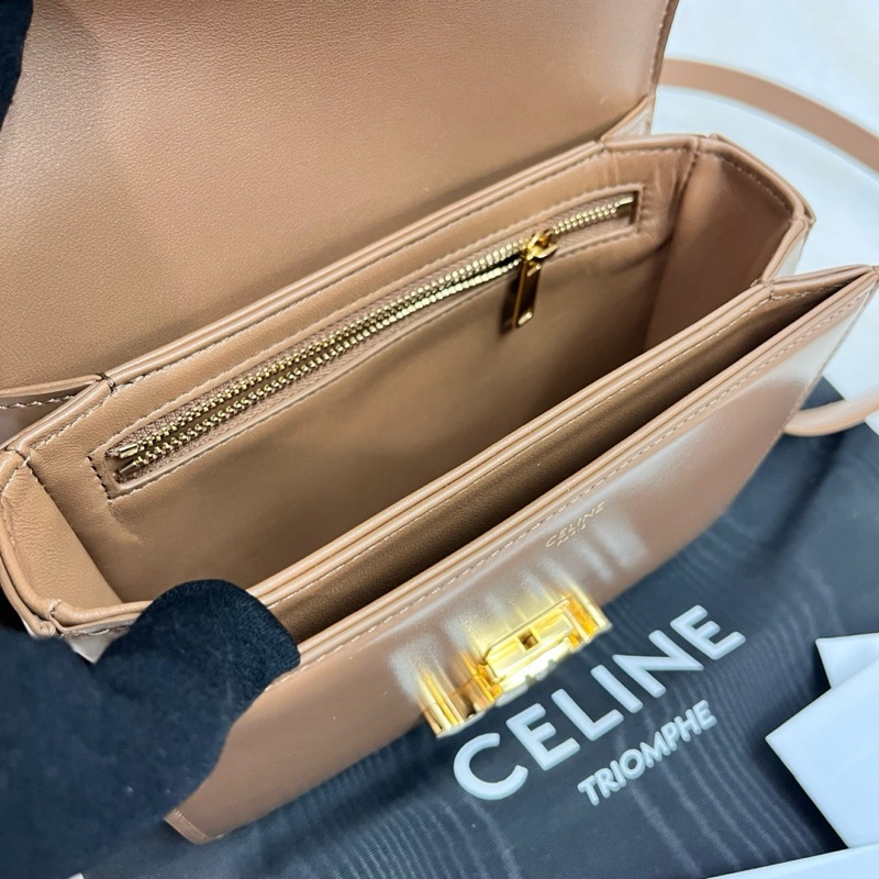 ❤️❤️CELINE 原價$29500 ^188423 BF418BU TRIOM^-2