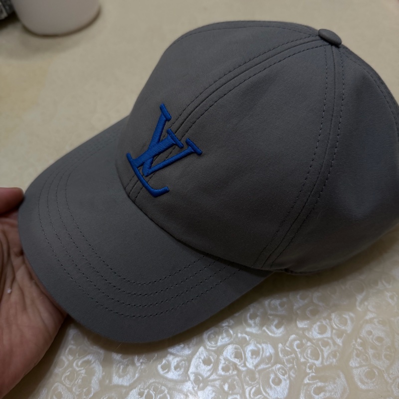 M7715M Only LV 棒球帽 Louis Vuitton LV 老花刺繡棒球帽|灰色藍字-2