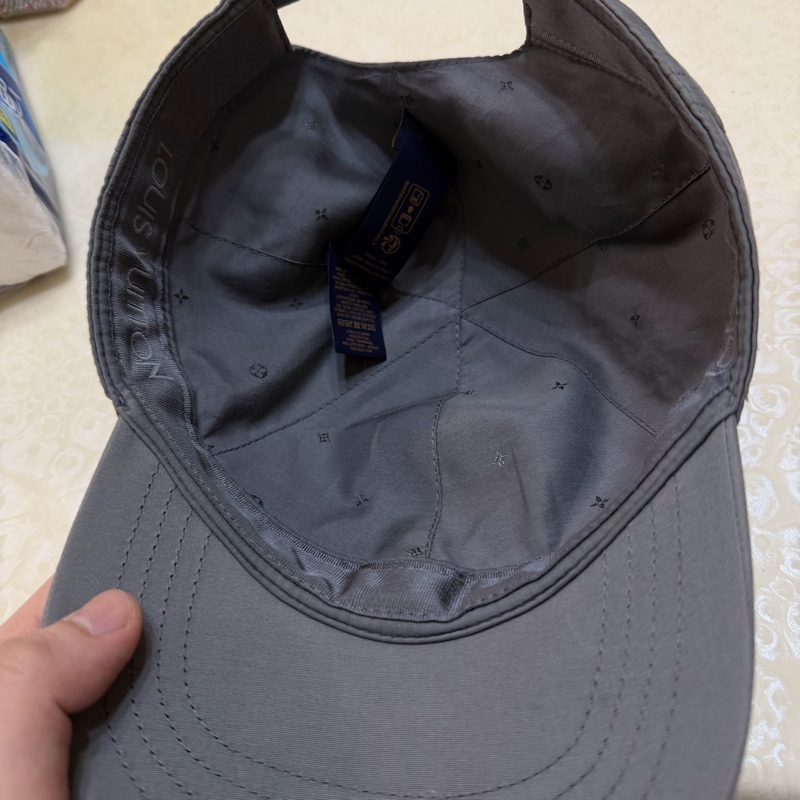 M7715M Only LV 棒球帽 Louis Vuitton LV 老花刺繡棒球帽|灰色藍字-3