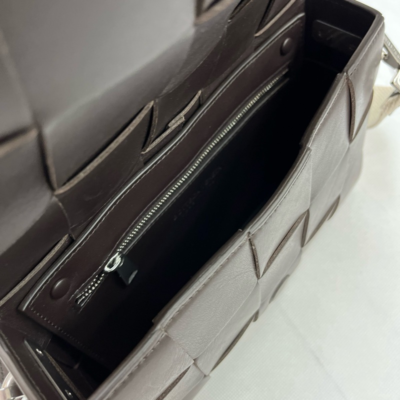 BV🎉🎉 #741777 V2XU1 2094 巧克力棕Cassette  原價💰22500  尺寸22x13cm-4