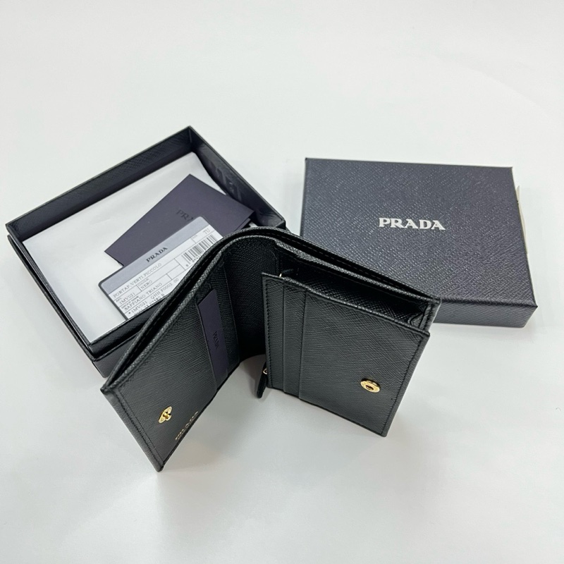PRADA ～经典款小錢包卡包 #1MV021 QHH F0002-2