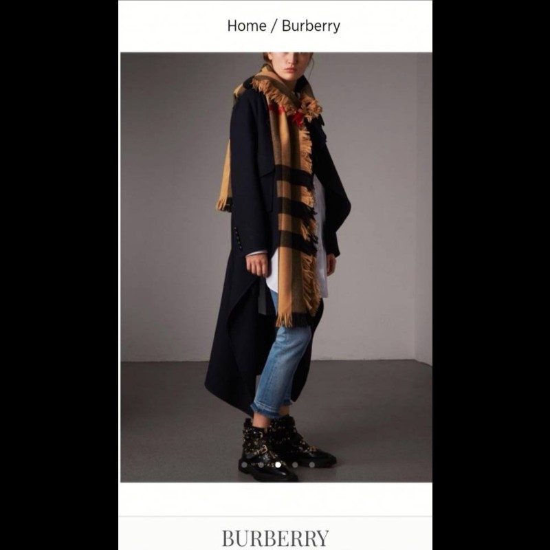 原價2萬2／全新／Burberry ／時尚女神羊毛圍巾圍脖-1