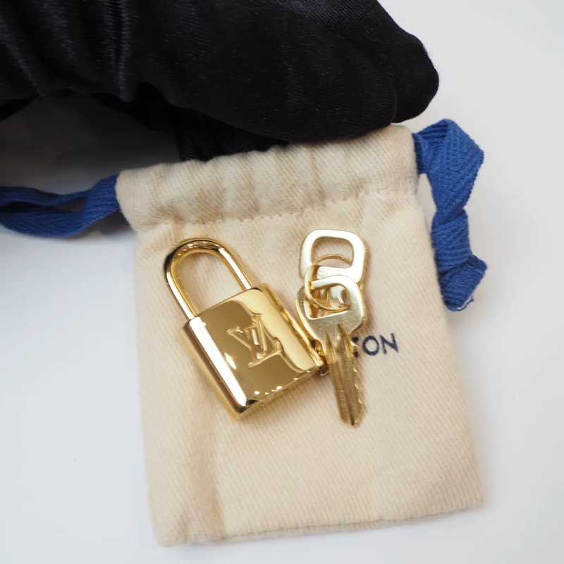 LOUIS VUITTON奶昔白壓紋Speedy20-23