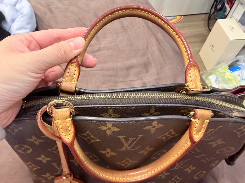 LV 經典老花鎖頭手提袋-13