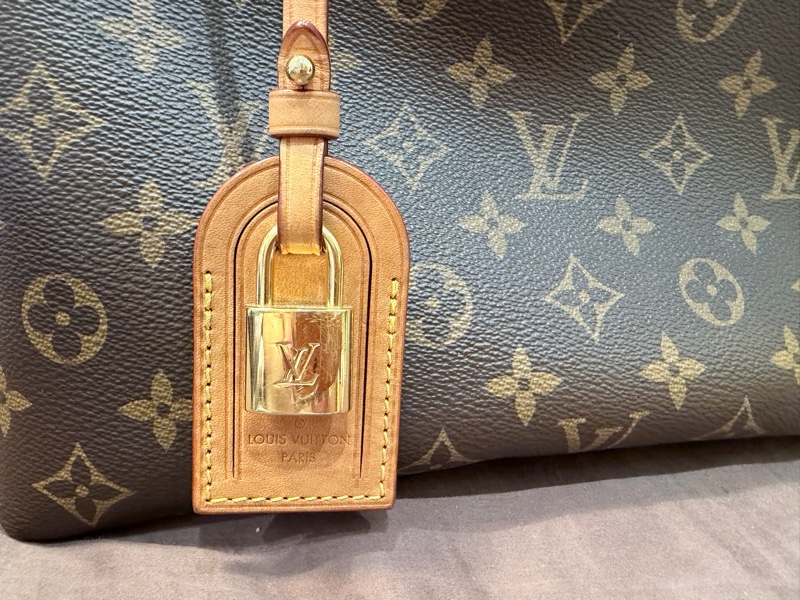 LV 經典老花鎖頭手提袋-15
