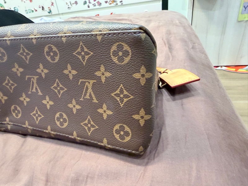 LV 經典老花鎖頭手提袋-18