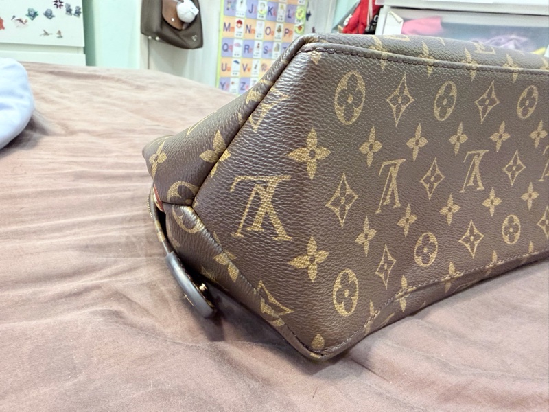 LV 經典老花鎖頭手提袋-19