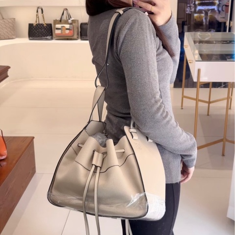 LOEWE  手提肩背斜背吊床包 26*21*14 98新配件塵袋