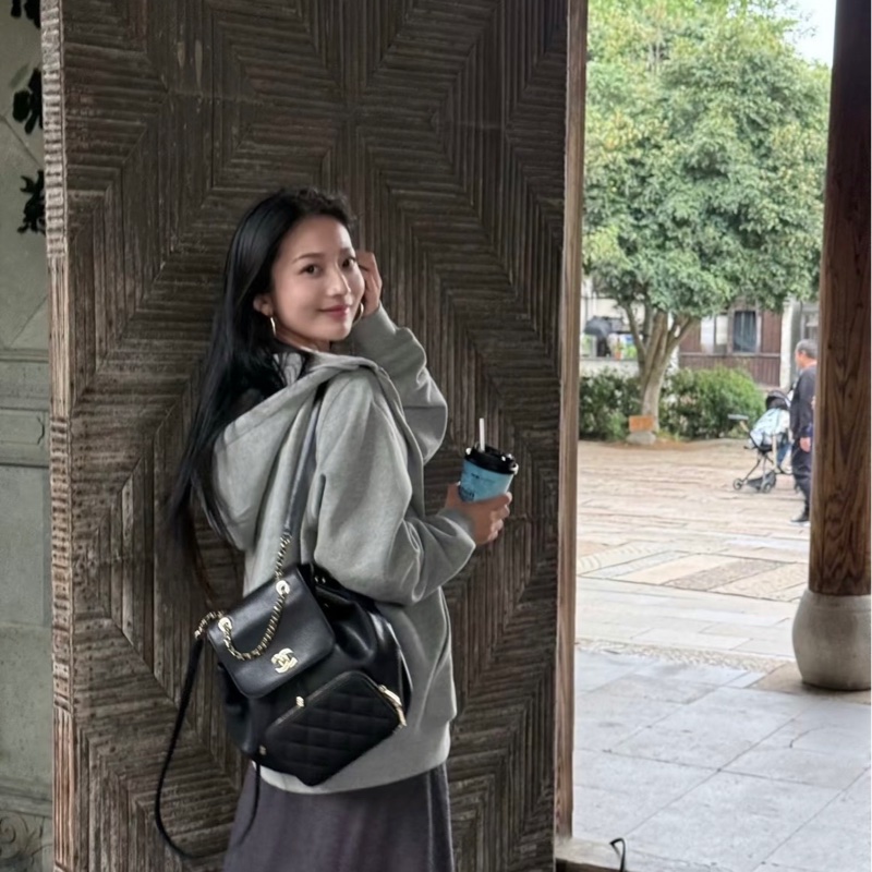 CHANEL 22B黑金荔枝牛皮後背包24*25*17 98新配件塵袋購證-0