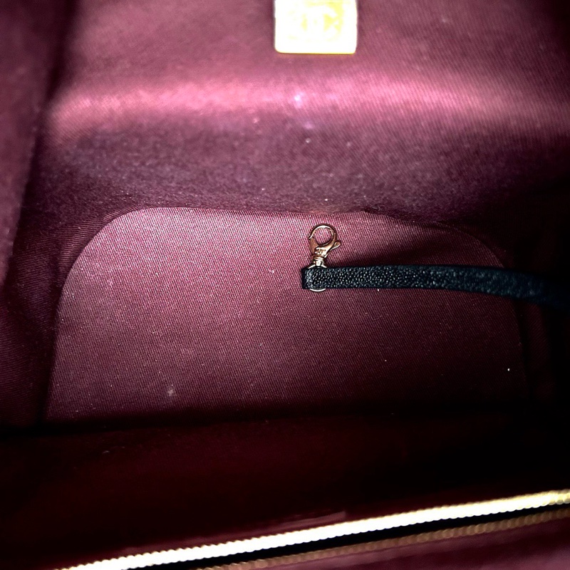 CHANEL 22B黑金荔枝牛皮後背包24*25*17 98新配件塵袋購證-2