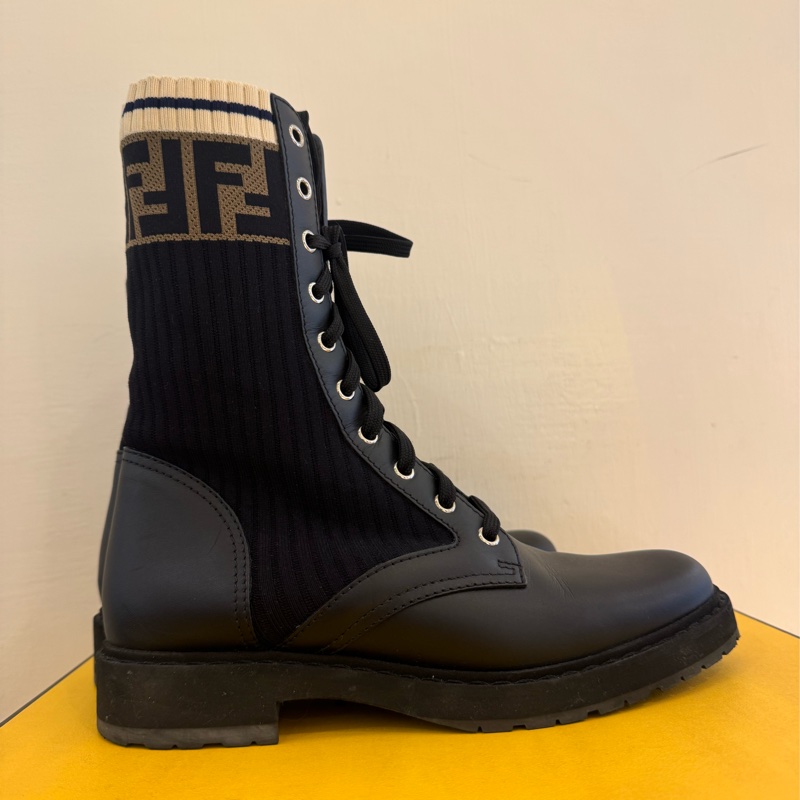 Fendi黑皮革咖老花襪套靴子🥾-2
