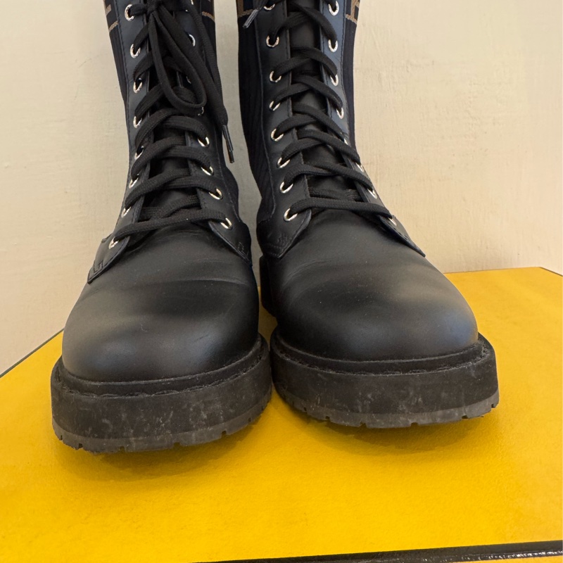 Fendi黑皮革咖老花襪套靴子🥾-3